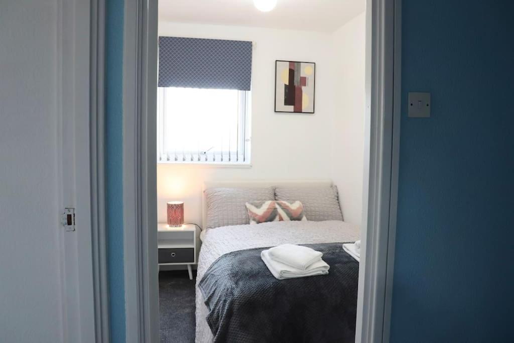 Lovely Staycation With Family Free Parking & Wifi Leeds  Dış mekan fotoğraf