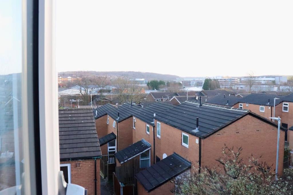 Lovely Staycation With Family Free Parking & Wifi Leeds  Dış mekan fotoğraf