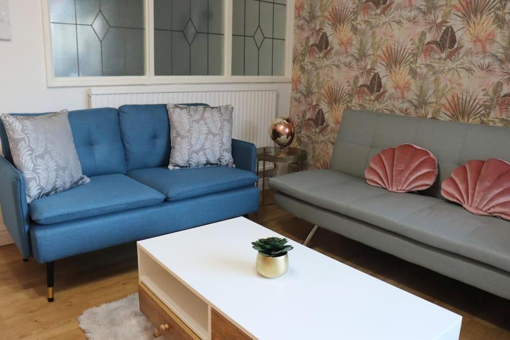 Lovely Staycation With Family Free Parking & Wifi Leeds  Dış mekan fotoğraf