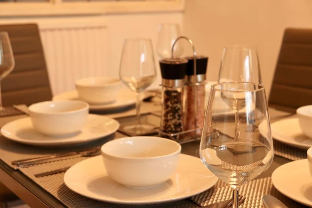 Lovely Staycation With Family Free Parking & Wifi Leeds  Dış mekan fotoğraf