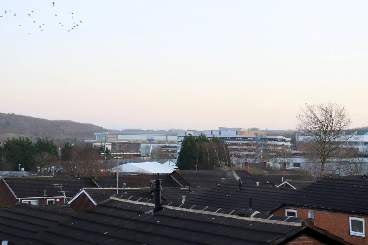 Lovely Staycation With Family Free Parking & Wifi Leeds  Dış mekan fotoğraf